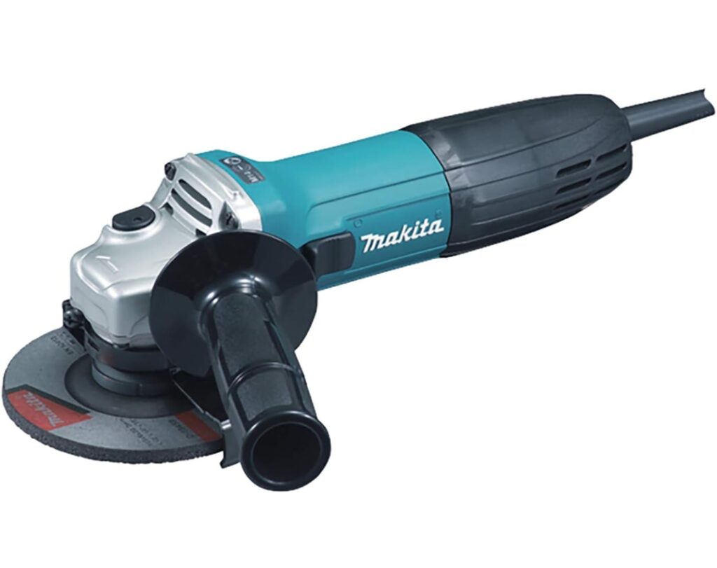 Makita GA4530R is uitgrust met een stevige beschermkap die een vilige werkomgeving creeert en je werkstuk beschermt.